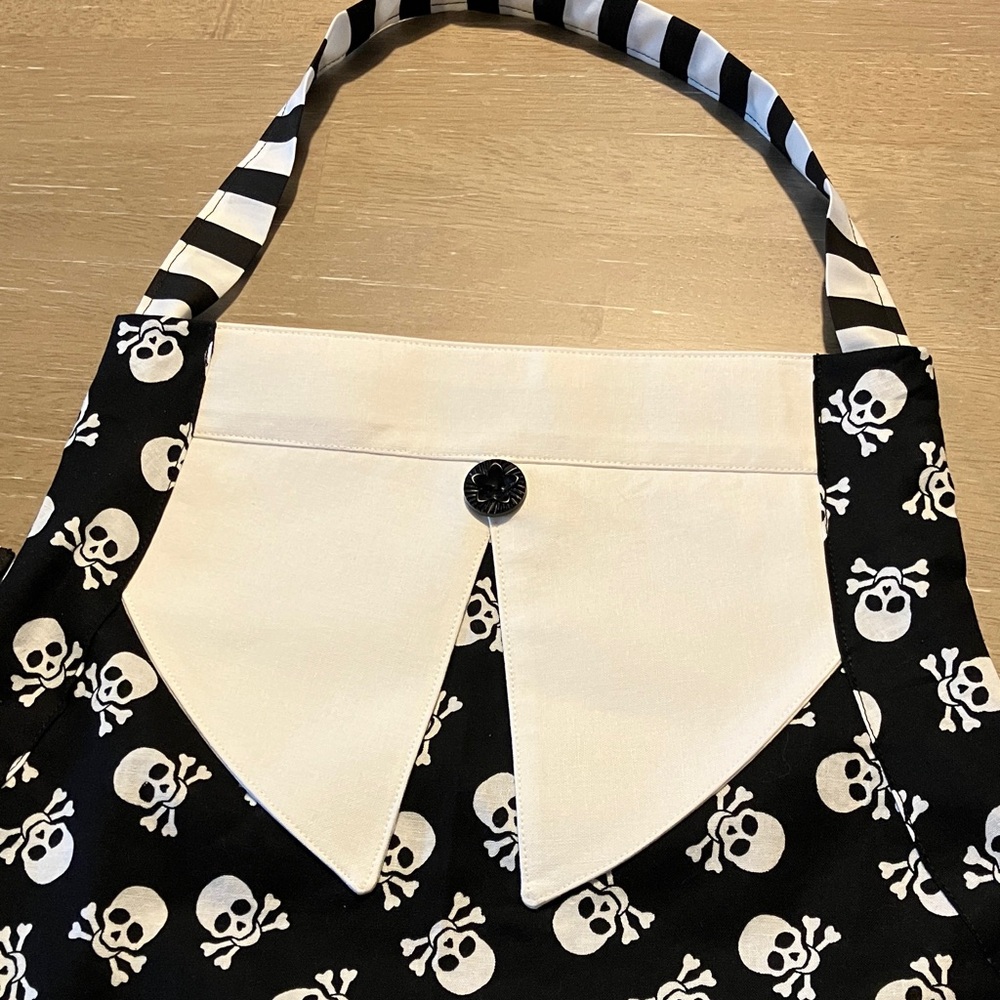 Wednesday Addams Inspired Skull Apron Size Large - Picture 2 of 5